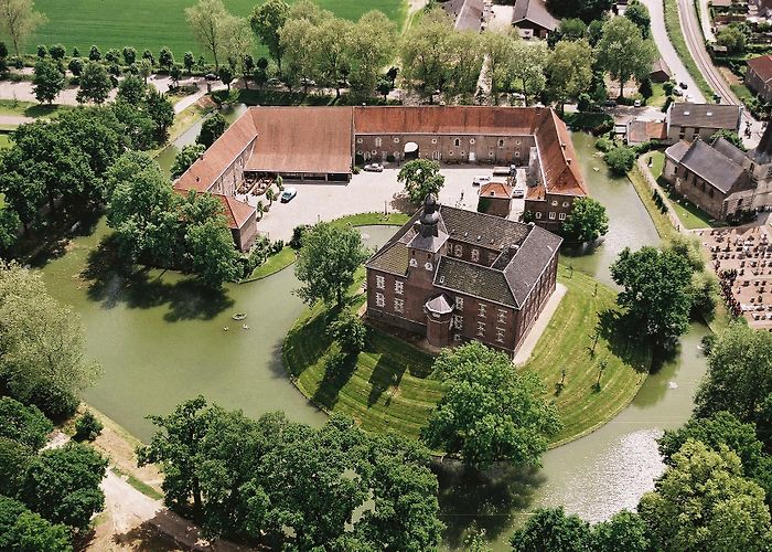 Kasteel Limbricht Limbricht Castle • Famous building » outdooractive.com photo