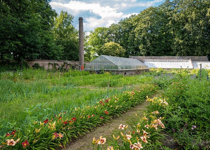 Landgoed Vollenhoven Vier de lente tijdens de Open Moestuindag op Landgoed Vollenhoven ... photo