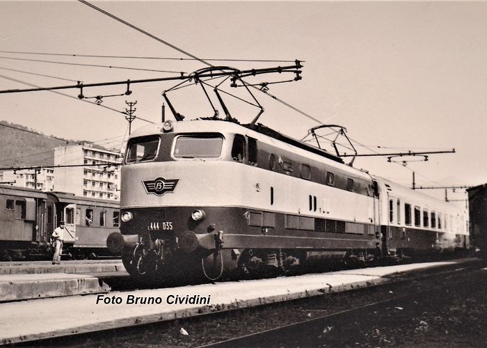 Stazione Savona Letimbro E.444.035 – Savona Letimbro – — Luglio 1973 di Bruno Cividini – il ... photo