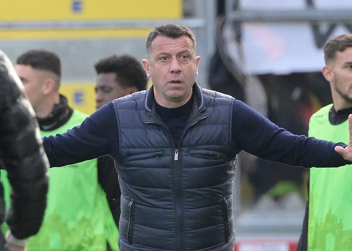 Lecce Criminal Court Lecce coach Roberto D'Aversa fired after appearing to head butt a ... photo