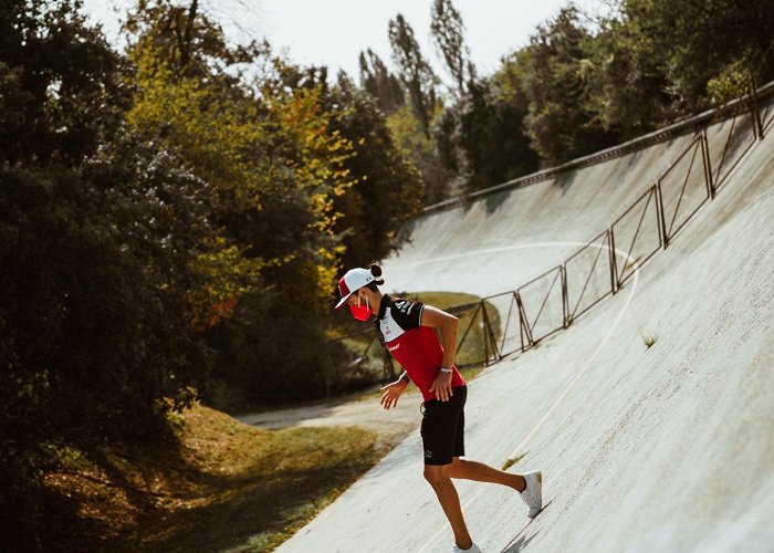 Monza Circuit That banking of the old Monza circuit is totally bonkers! : r/formula1 photo