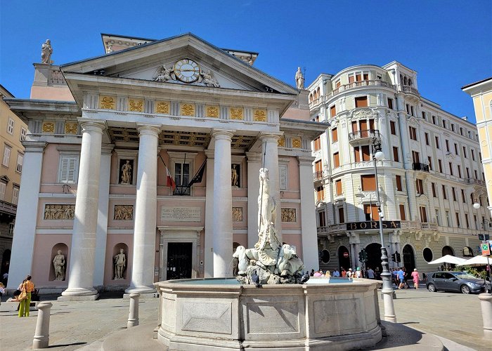 Old Stock Exchange Building Trieste Charms And Delights - Bonus Nachos photo