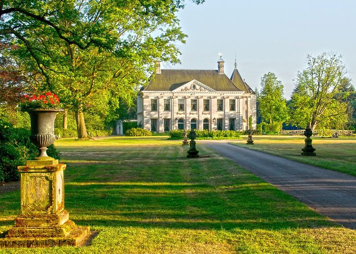 De Molendijk Castle Singraven, Denekamp : r/castles photo