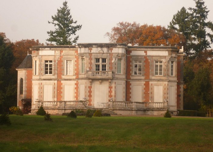 Saint-Denis-de l'Hotel photo