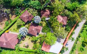 Casa Marcellino Lodge Cahuita Exterior photo