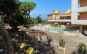 Hotel Paradiso Verde Marina Di Bibbona Exterior photo