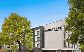 Courtyard By Marriott Seattle Northgate Hotel Exterior photo