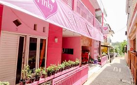 Pinky Guest House Batu Batu  Exterior photo