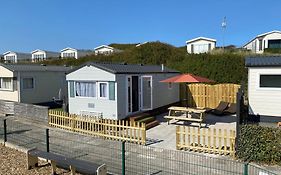 Luxe Chalet op camping Duindoorn, IJmuiden aan Zee, in de buurt van F1 circuit Zandvoort en Bloemendaal op loopafstand strand Exterior photo