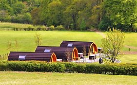 Cairnfold Cabins Hotel Kilsyth Exterior photo