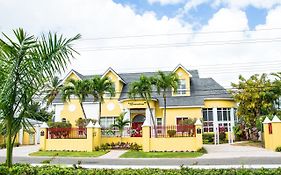 Brownstone Guesthouses Nassau Exterior photo