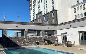 Carriage House Hotel And Conference Centre YYC Exterior photo