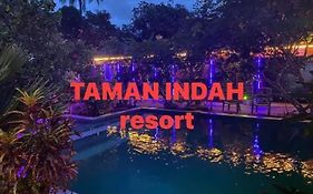 Taman Indah Resort Tamanredjo Exterior photo
