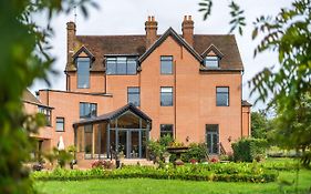 Guildford Manor Hotel & Spa Exterior photo