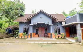 Mutiara Guesthouse Jogjakarta Exterior photo