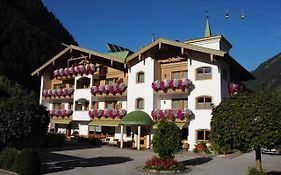 Hotel Garni Ferienhof Mayrhofen Exterior photo