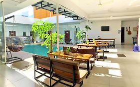 Onederz Shv Golden Lion Hostel Sihanoukville Exterior photo