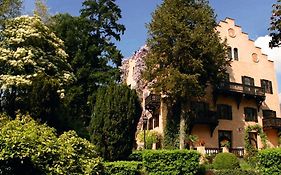 Schloss-Castel Pienzenau - Guestrooms & Apartments - B&B-Hotel & Restaurant Meran Exterior photo