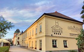 Zamecky Hotel Lednice Exterior photo