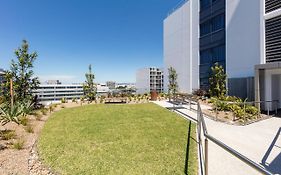 Meriton Suites Mascot Central Sydney Exterior photo