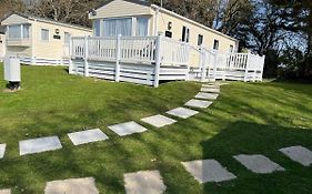 Forest Beach Shorefield Park Hotel Lymington Exterior photo