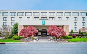 Embassy Suites By Hilton Piscataway Somerset Exterior photo