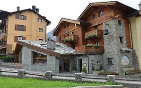 Hotel Maison Saint Jean Courmayeur Exterior photo