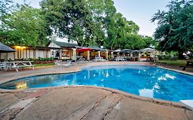 Shoestrings Backpackers Lodge Vic Falls Victoriawatervallen Exterior photo