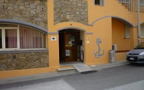 Hotel L'Ancora Santa Teresa Gallura Exterior photo