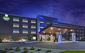 Holiday Inn Express & Suites Grand Rapids - Airport North Exterior photo