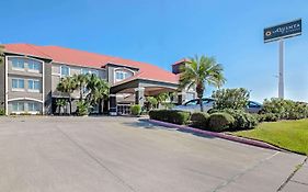 La Quinta By Wyndham Corpus Christi Airport Hotel Exterior photo