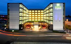 Holiday Inn Express Zuerich Airport, An Ihg Hotel Rümlang Exterior photo