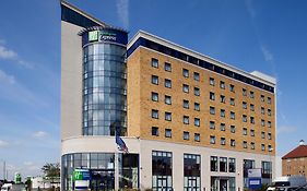 Holiday Inn Express London - Newbury Park, An Ihg Hotel Exterior photo