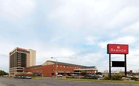 Ramada By Wyndham Topeka Downtown Hotel & Convention Center Exterior photo