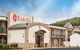 Ramada By Wyndham Harrisonburg Motel Exterior photo