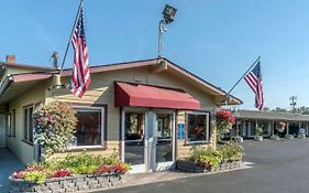 Rodeway Inn Medford Exterior photo