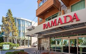 Ramada By Wyndham Vancouver Airport Hotel Richmond Exterior photo