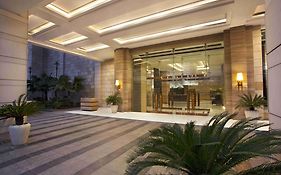 Crowne Plaza New Delhi Mayur Vihar Noida Hotel Exterior photo