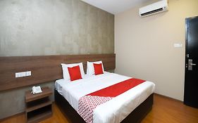 Super Oyo 977 Hong Kong Suites Miri Exterior photo