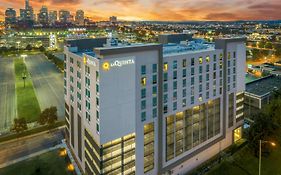 La Quinta Inn & Suites By Wyndham Nashville Downtown Stadium Exterior photo