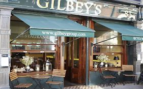 Gilbey'S Bar, Restaurant & Townhouse Bed and Breakfast Windsor Exterior photo