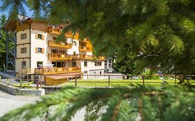 Relais San Giusto Hotel Campitello di Fassa Exterior photo