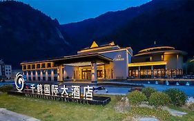 Qianhe International Hotel Jiuzhaigou Exterior photo
