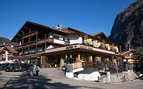 Hotel Alpi Campitello di Fassa Exterior photo