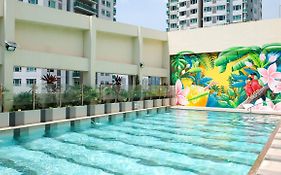 Holiday Inn & Suites Makati Makati City Exterior photo