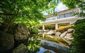 Hotel Hoho "A Hotel Overlooking The Echigo Plain And The Yahiko Mountain Range" Formerly Hotel Oohashi Yakata-No-Yu Niigata Exterior photo