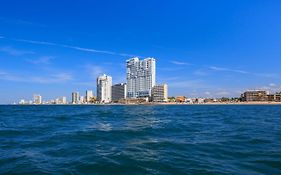 Courtyard By Marriott Mazatlan Beach Resort Exterior photo