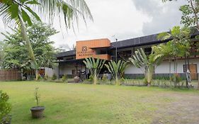 Borobudur Bed & Breakfast Hostel Magelang Exterior photo