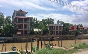 Queen Inn Nyaung Shwe Exterior photo