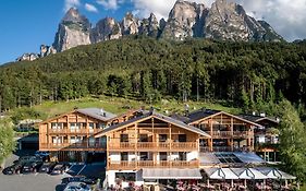 Dolmites Nature Hotel Vigilerhof Seis am Schlern Exterior photo